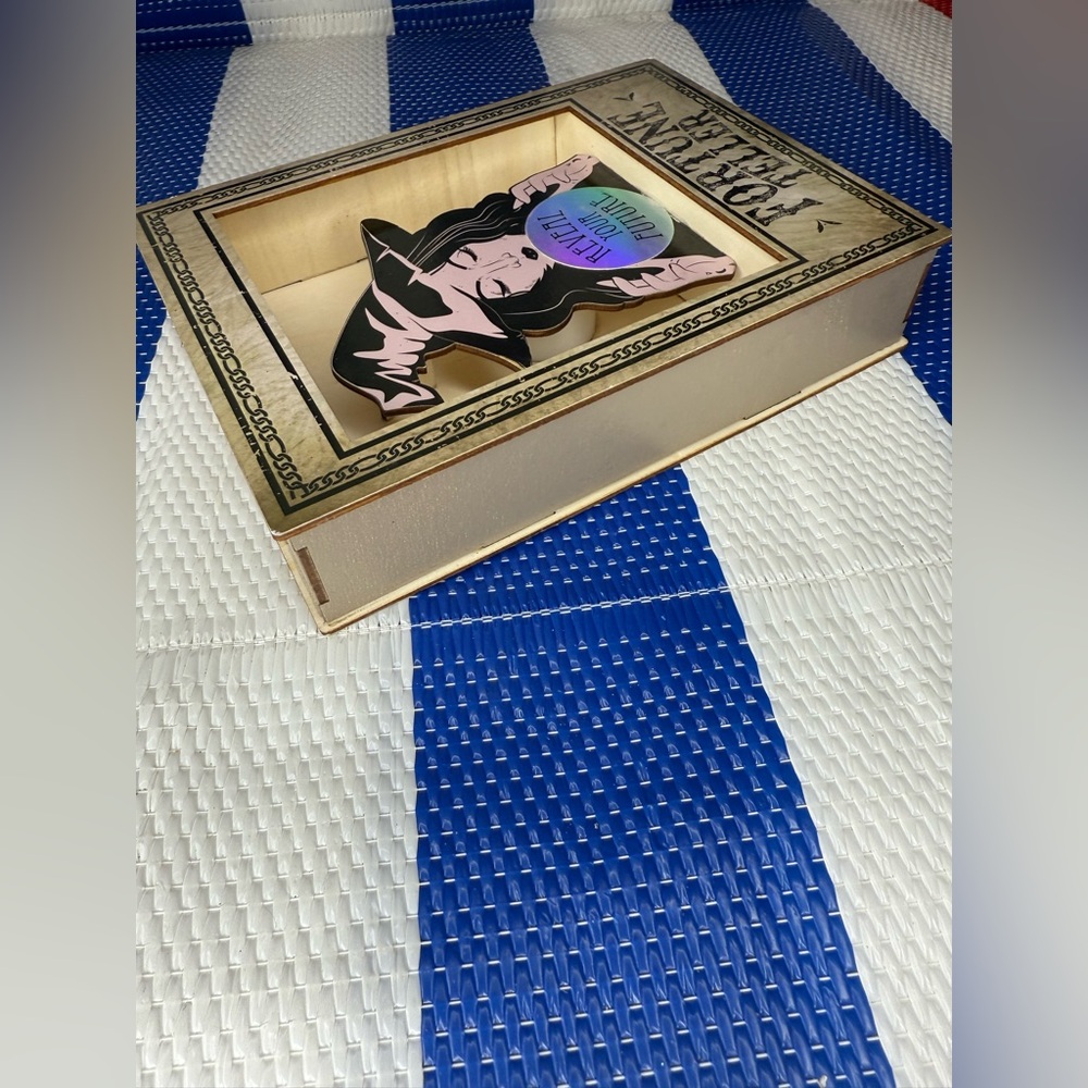✨🎉 NEW Fortune Teller Table Decor With Battery Operated/Included - Picture 9 of 14